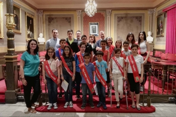 Consejeros y autoridades posan tras el Pleno.