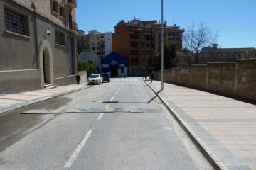 Calle Torreciudad tras la adecuación del acerado.