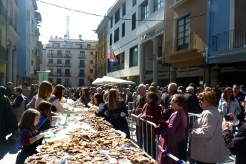 Voluntarios colaboran en la Fiesta del Crespillo.