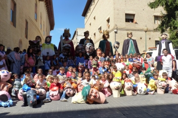 La comparsa municipal de cabezudos participará en este encuentro.