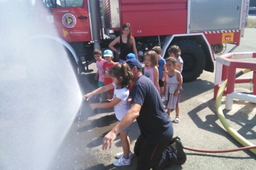 Los niños de la ludoteca visitaron el Parque de Bomberos.