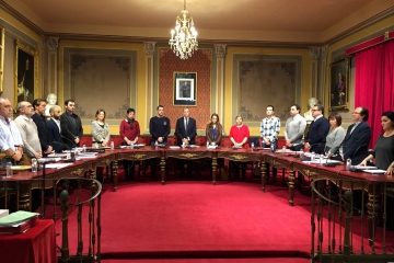 El Pleno comenzó guardando un minuto de silencio. 