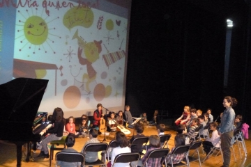 Los alumnos de la escuela durante una actividad del centro.