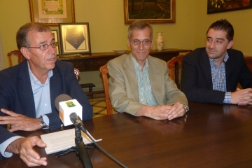 Cosculluela, Tarazona y Carpi durante la presentación. 