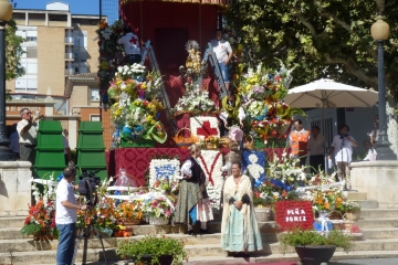 Ofrenda de flores y frutos.