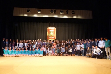 Foto de familia de los premiados.