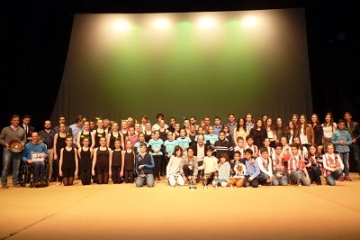 Foto de familia de los premiados. 